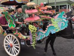 TNI Kodim 0615/Kuningan Ajak Puluhan Anak Yatim Ngabuburit Naik Delman