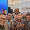 Presiden KSPSI Andi Gani Nena Wea foto bersama dengan Presiden RI Prabowo Subianto