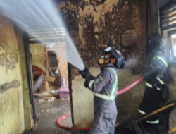 Kebakaran Rumah Di Desa Gresik, Diduga Akibat Pembakaran Sampah Di Dalam Rumah