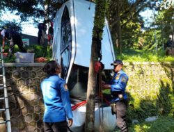Mobil Terperosok di Halaman GOR Ewangga Kuningan, Beruntung Tak Ada Korban