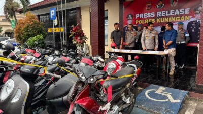 Modus kehabisan bensin, motor pun raib! Tiga pelaku dibekuk, satu sampai Cikarang