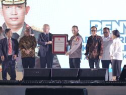 Kapolri Jenderal Listyo Sigit Prabowo Terima Penghargaan ITUC Atas Dedikasi dan Perhatian Luar Biasa untuk Perjuangan Buruh Indonesia