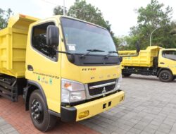 BJB Serahkan Dua Dump Truck untuk Bantu Penanganan Sampah di Kuningan