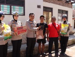 Kapolres Kuningan Santuni Empat Bersaudara Yatim Piatu di Desa Timbang