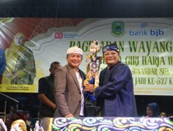 Pagelaran Wayang Golek Meriahkan Hari Jadi ke-527 Kuningan, Bupati Janji Perbaiki Jalan Rusak