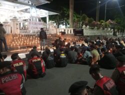 Seribu Lilin Menyala di Depan Pendopo, Mahasiswa Desak Kejelasan Kasus “Kuningan Caang”