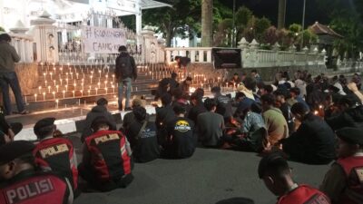 Seribu Lilin Menyala di Depan Pendopo, Mahasiswa Desak Kejelasan Kasus “Kuningan Caang”