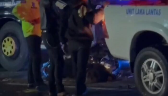 Dua Pemuda Tewas usai Motor Tabrakan dengan Bus di Jalaksana Kuningan Dini Hari