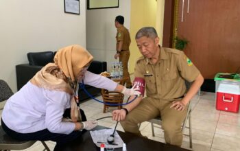Diskominfo Kuningan Gelar Donor Darah, ASN Antusias Bantu Sesama