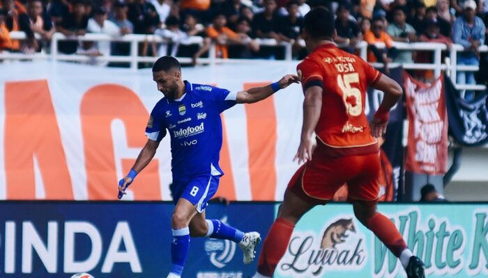 Persija vs Persib Berakhir 1-2, Dua Gol Adam Alis Jaga Asa Juara Maung Bandung