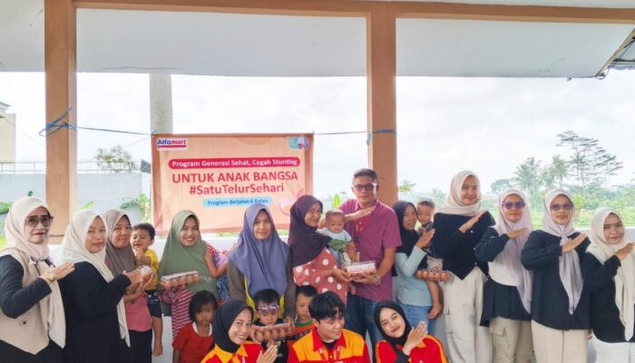Satu Telur Sehari untuk Generasi Sehat, Alfamart Gandeng Posyandu di Kuningan