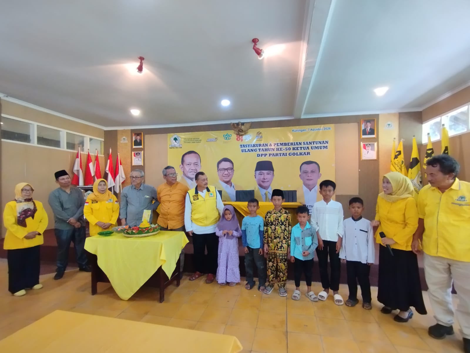 Peringati HUT Bahlil Lahadalia, DPD Golkar Kuningan Santuni 105 Anak Yatim